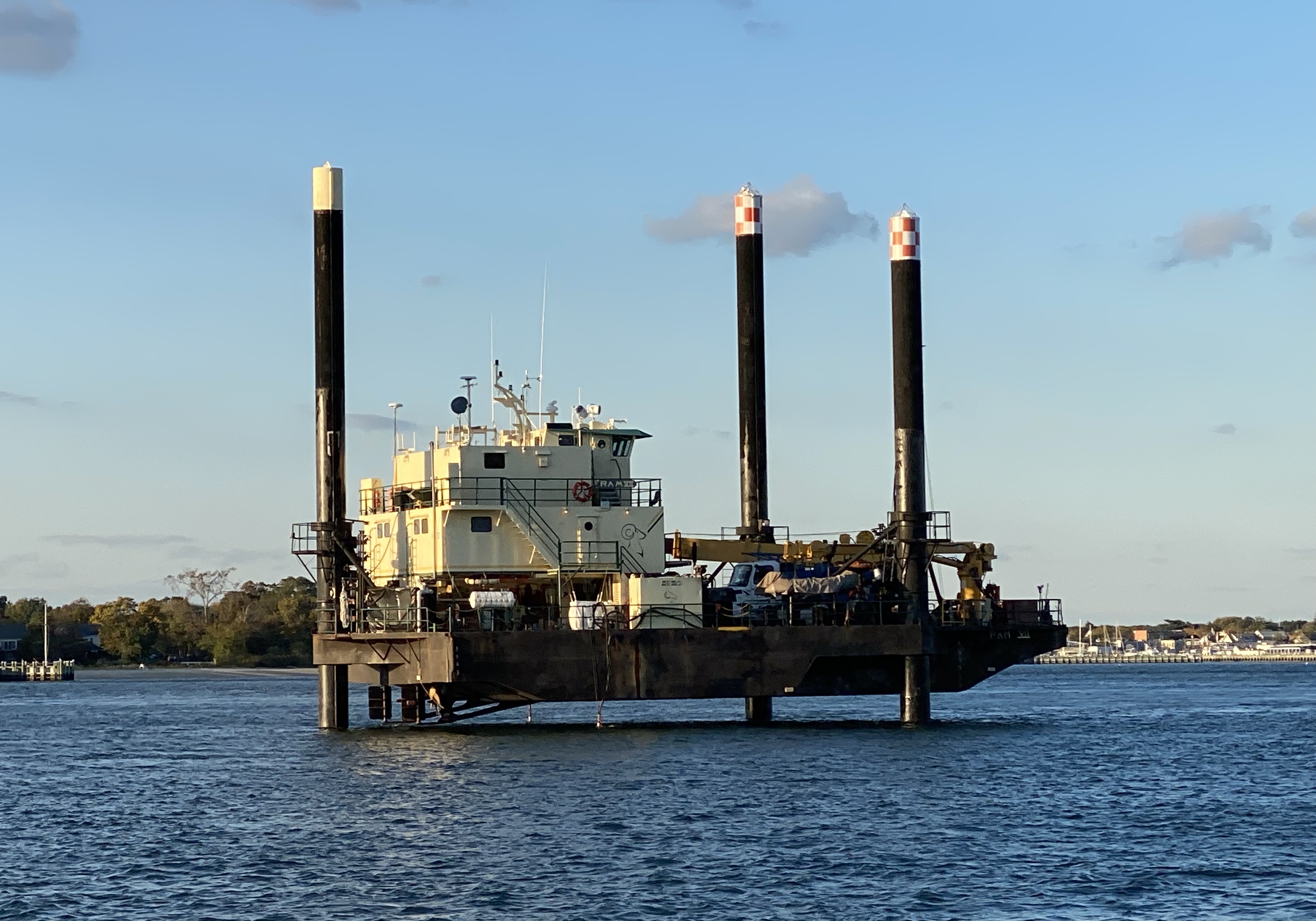 Marine jack-up platform — oceanographic consulting and marine energy